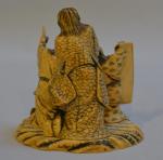 CHINE
Sujet en ivoire sculpté représentant trois personnages
XIXème
H.: 9.5 cm