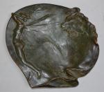 LEDUC
Coupe vide-poches en bronze à décor Art Nouveau d'une femme...