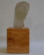 Maurice LAFAILLE (1898-1987) d'après.
Sculpture en verre moulé représentant une tête...