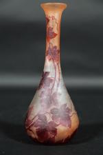 LEGRAS : Vase soliflore en verre à fond satiné opacifié...