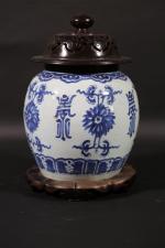 CHINE : Pot à gingembre en porcelaine blanche décorée en...