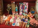 Une vingtaine de poupées mannequins en vinyle et/ou plastique .....