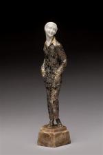 Jacques Dorval-Deglise (1860-1934)
" Femme en pyjama "
Sujet en bronze patiné...