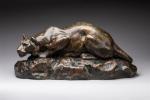 Hippolyte Peyrol (1856-1929)
" Lionne à l'affût "
Sujet en bronze à...