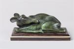 " Antilope couchée "
Sujet en bronze à patine verte sur...