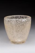 Daum
Vase de forme cylindrique en verre bullé dans les tons...