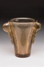 Daum
Vase de forme conique à deux anses rapportées en verre...