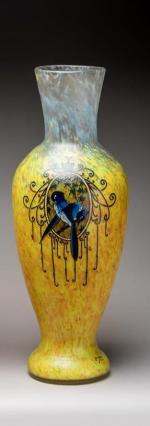 Legras
 Vase de forme balustre en verre marbré jaune orangé...
