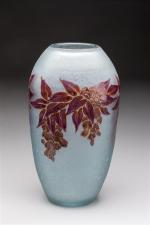 Legras 
Vase de forme ovoïde en verre givré à décor...