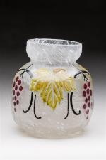 Legras
Vase de forme bombée en verre givré et émaillé à...