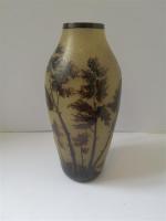 Thouvenin
Vase de forme bombée en verre gravé à l'acide et...