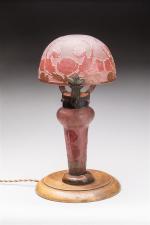 Le verre français 
Lampe de table modèle " Roses sauvages...