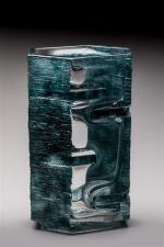 Daum et César 
Vase modèle " Argos " en cristal...