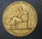 Médaille en or jaune offert par le Tribunal de Commerce...
