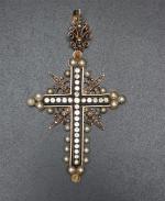 Pendentif croix en or et argent sertie de perles, pierres...