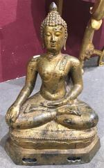 Bouddha en lotus, sujet en bronze doré. H. 52,5 cm