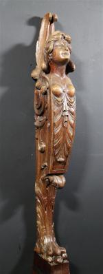 Jambe de cheminée (?) en chêne sculpté représentant un ange...