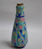 LONGWY
Vase en faïence à cotes de melon
H.: 25 cm