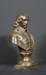Buste de Pierre Corneille en bronze patiné. Haut : 14...