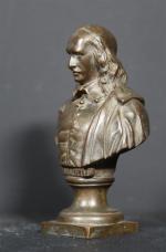 Buste de Pierre Corneille en bronze patiné. Haut : 14...