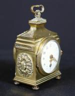Pendule d'officier de style Louis XVI en bronze à décor...