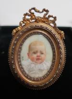 Miniature ovale représentant un bébé, monogrammée B.M, 5 x 3,5...