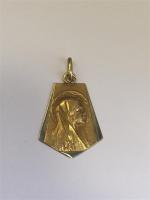 PENDENTIF médaille de la Vierge en or jaune 750/°° et...