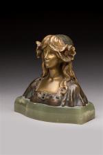 Buste de femme aux fleurs en bronze polychrome et perles...