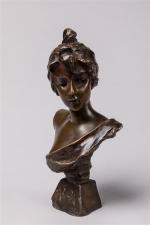 Emmanuel Villanis (1858-1914). " Alba ". Buste en bronze patiné....