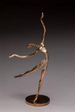 Yves Lohé (né en 1947). Danseuse stylisée en bronze à...