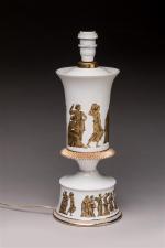 Fiorentine. Pied de lampe de forme néo-classique en céramique blanche...