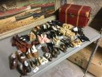 Beau lot de 32 paires de chaussures anciennes de poupées,...
