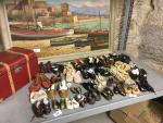 Beau lot de 32 paires de chaussures anciennes de poupées,...