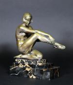 LAUREL Pierre (XX's) : Jeune femme attachant sa sandale. Bronze...