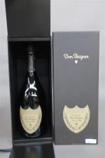 Champagne. Une bouteille de champagne Moët et Chandon Dom Perignon...