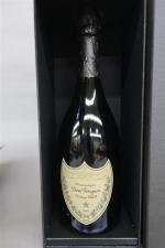 Champagne. Une bouteille de champagne Moët et Chandon Dom Perignon...