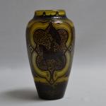 Émile GALLÉ (1846-1904)
Vase parlant en verre multicouche à décor noir...