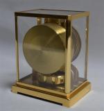 JAEGER LECOULTRE
Pendule modèle Atmos, en métal doré, cadran rond signé
H.:...