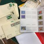 1 Boite de timbres de Suisse + Lettres de Suisse...
