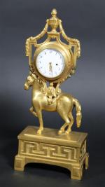 Pendulette d'époque Louis XVI en bronze doré en forme de...