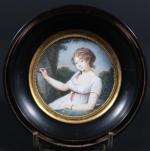 Miniature ronde d'époque Empire représentant une jeune femme écrivant sur...