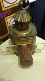 Lanterne Magique : corps semi-cylindrique. 1870 Polychromie rouge, bleue, dorée, verte....