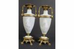 Paire de lampes d'époque Napoléon III en porcelaine à décor...