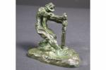 DEMANET Victor (1895-1964) : Le Carrier. Bronze à patine verte