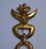 Line VAUTRIN (1913-1997)
"Tauromachie", vers 1950
Broche articulé en bronze doré, à...