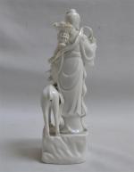 CHINE
Gwanyin en porcelaine
H.: 25.5 cm (légers accidents, la tête recollée)