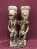 Couple de STATUES décoratives dans le goût Baoulé (Côte d'Ivoire)....