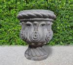 Vase sur piédouche de jardin en pierre sculptée de larges...