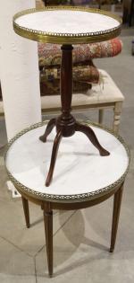 Table bouillotte de style Louis XVI et une petite sellette...