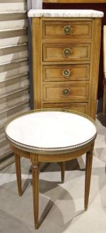 Chiffonier de style Louis XVI dessus marbre, et une table...
